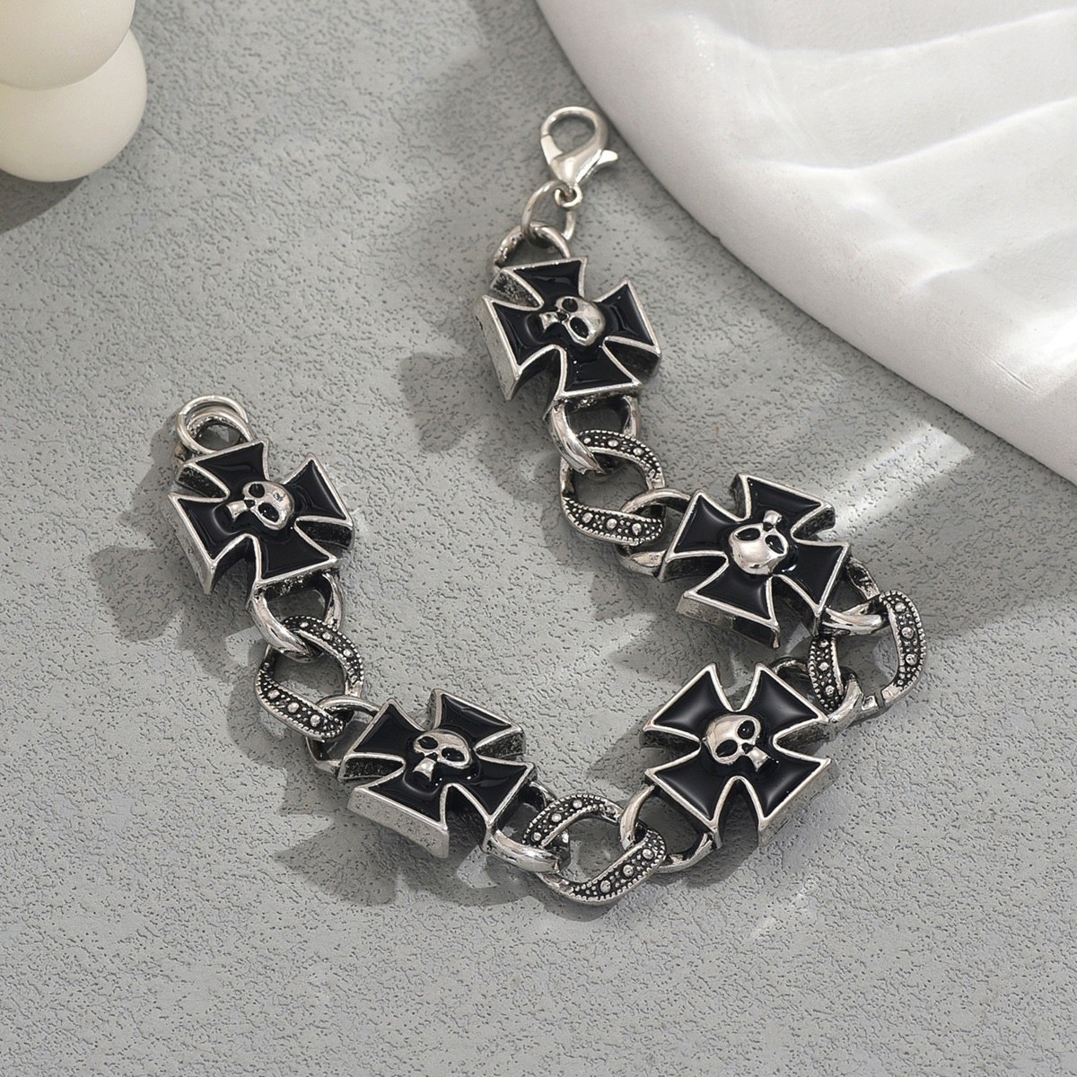 Men’s Gothic Skull Cross Bracelet Vintage Enamel Iron Cross Chain Jewelry 20.5cm