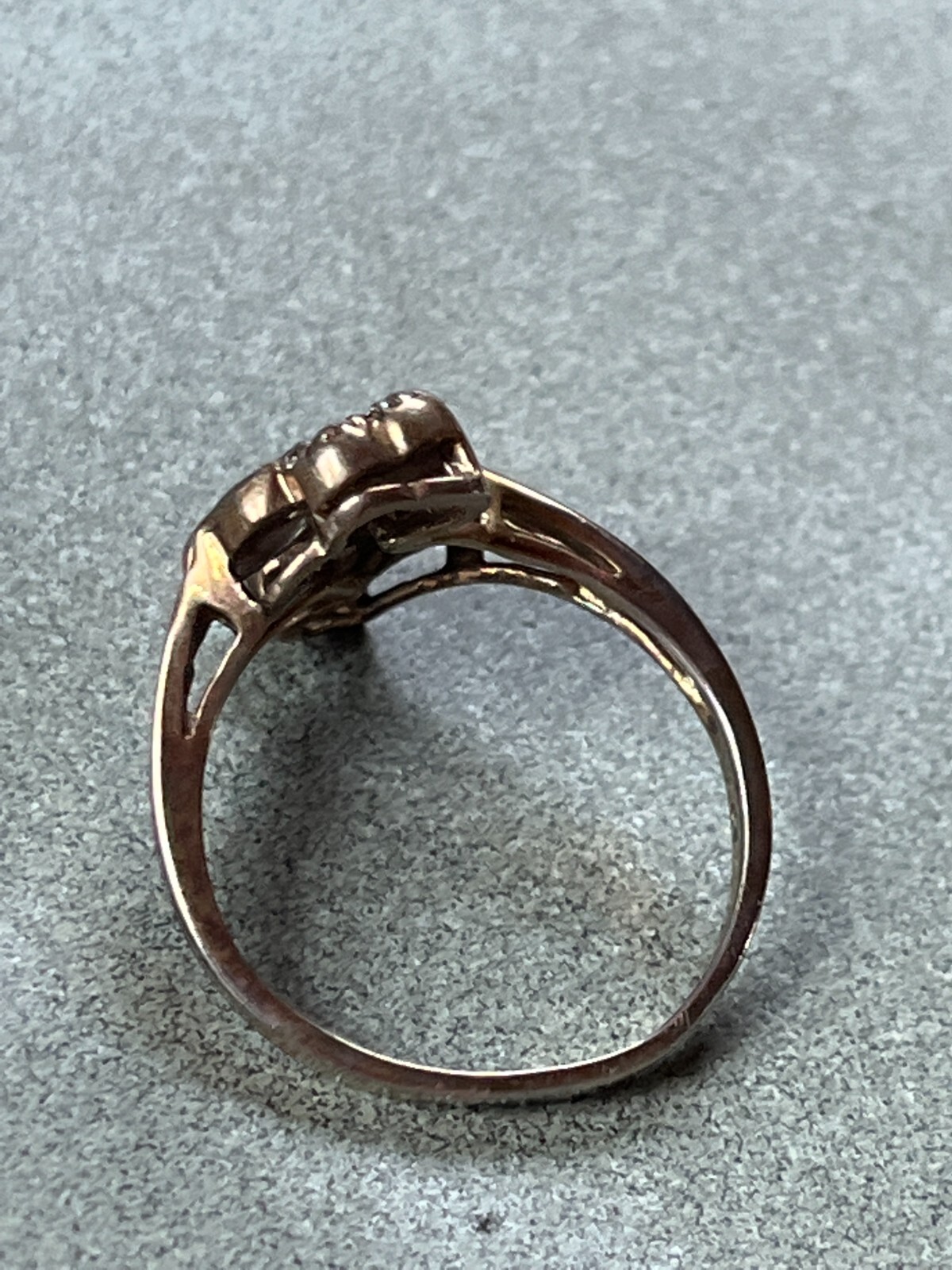925 Marked Silver Split Band w Three Bumpy and one Smooth Tiny Open Hearts Ring