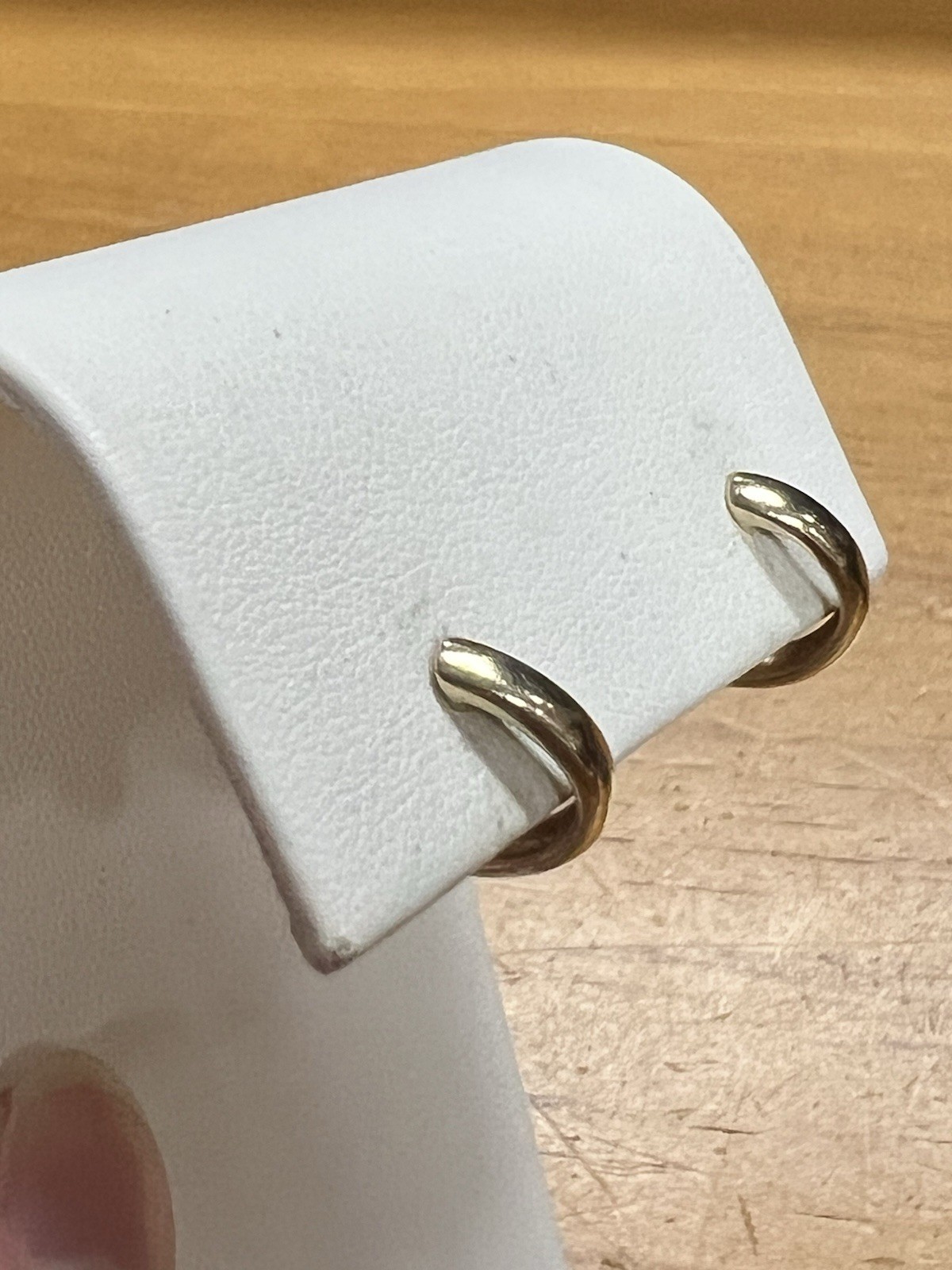 Gabriel And Co 14k Yellow Gold Smooth Huggie Hoop Earrings Si646735
