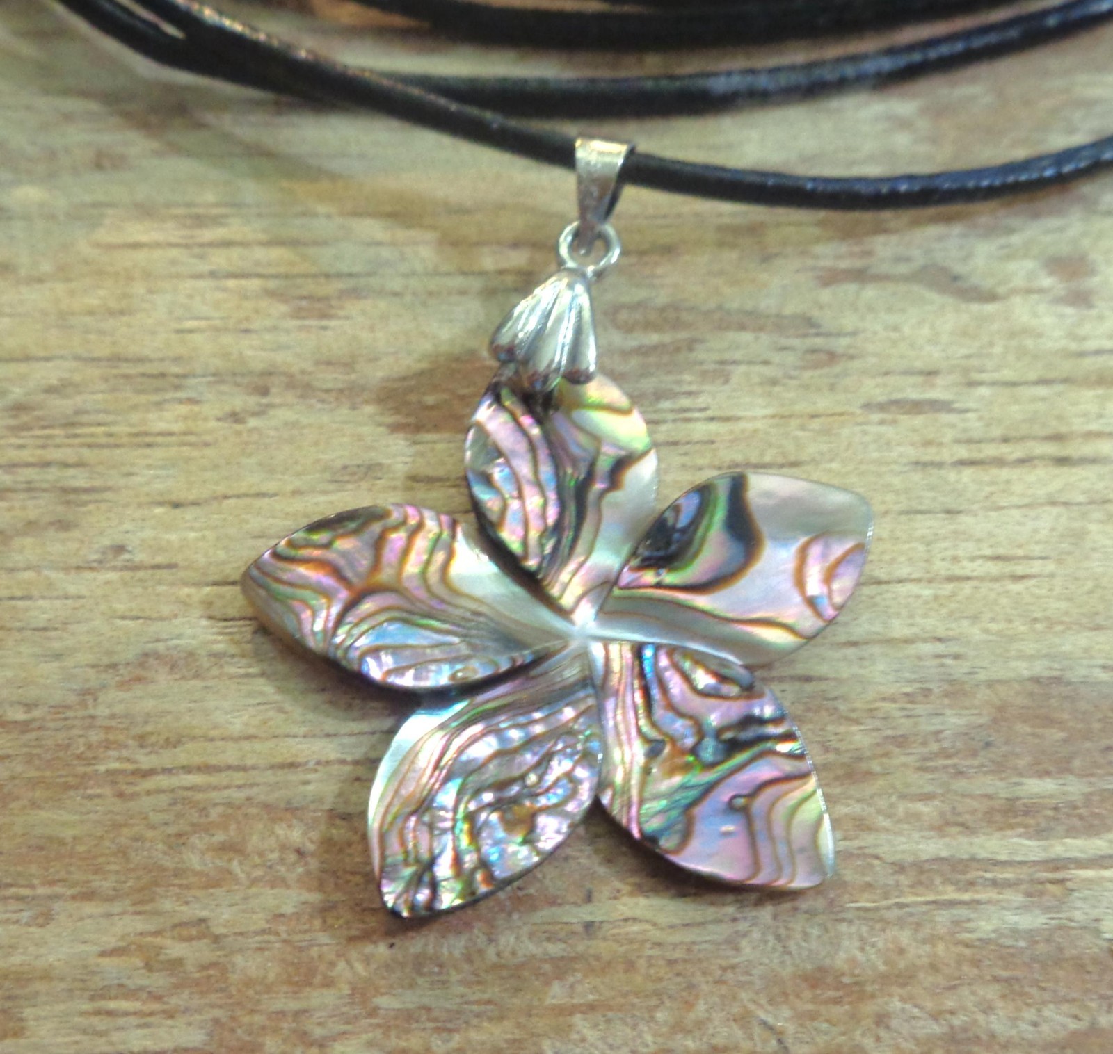 30MM CARVED PAUA ABALONE SHELL HAWAIIAN PLUMERIA PENDANT LEATHER NECKLACE 18″ #1