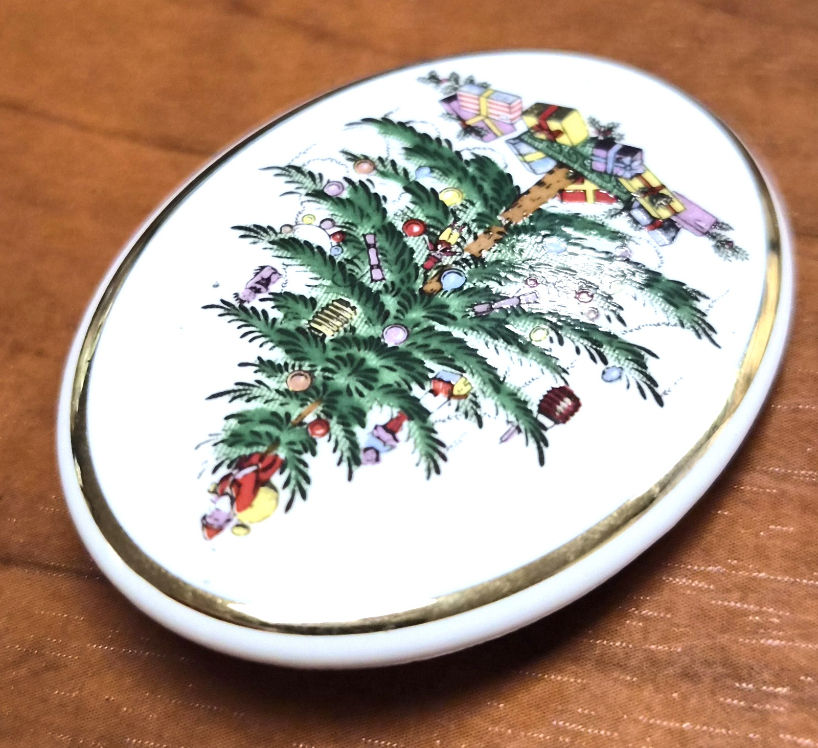 Vintage 90’s Signed Spode Christmas Tree Oval Porcelain Pin / Brooch