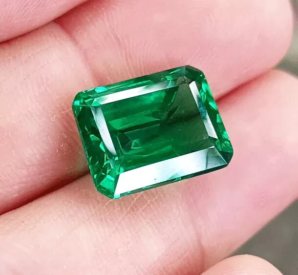 Untreated EGL Certified Flawless 13.5 Ct Natural Emerald Colombia Loose Gemstone