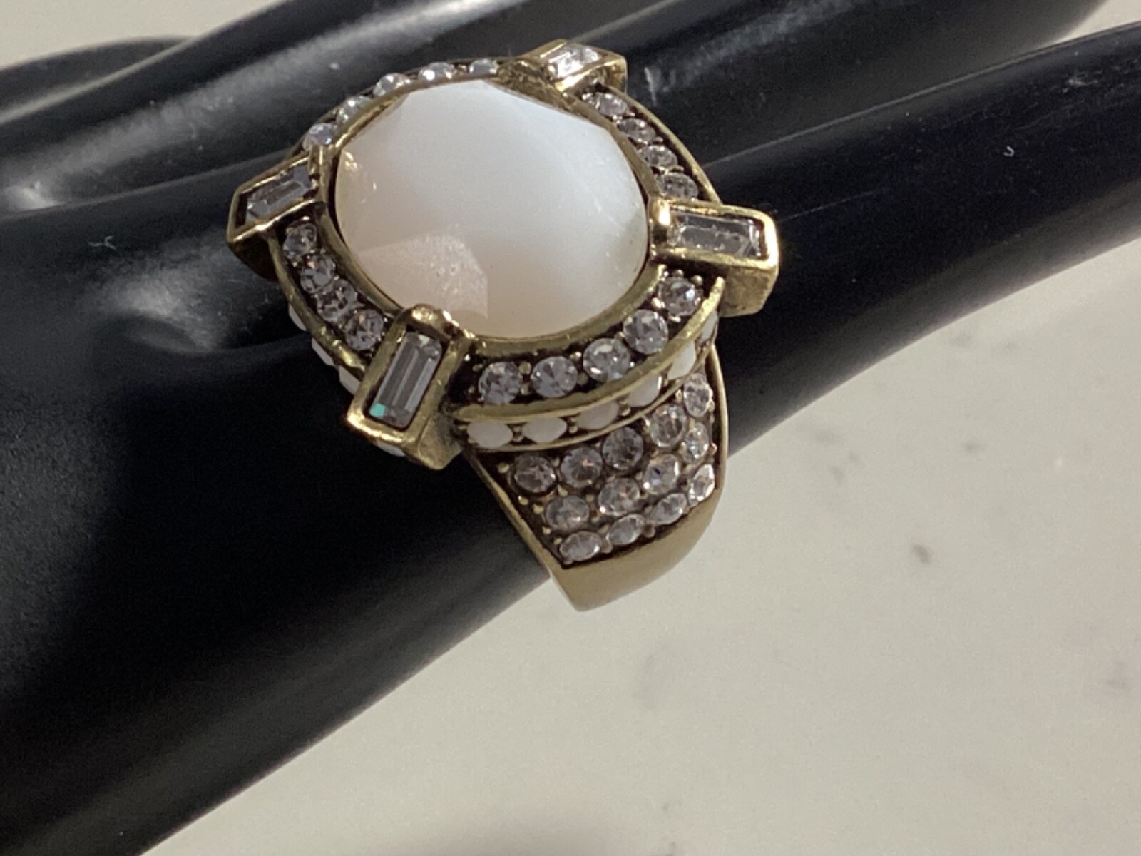 AUTHENRIC SIGNED HEIDI DAUS (6) CLEAR CRYSTAL & OPEQUE RING NR