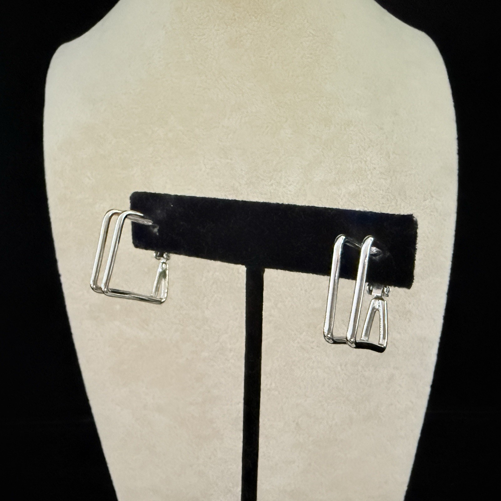 VTG. ESTATE NAPIER SHINY SILVER TONE DOUBLE ASYMMETRICAL HOOPS EARRINGS-BG177