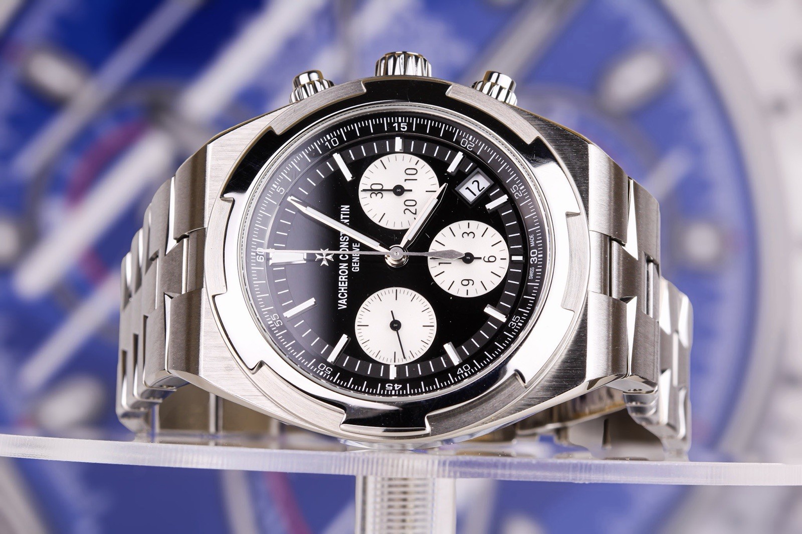 Vacheron Constantin Overseas Chrono “Reverse Panda” | Ref. 5520V/210A-B481 Mint