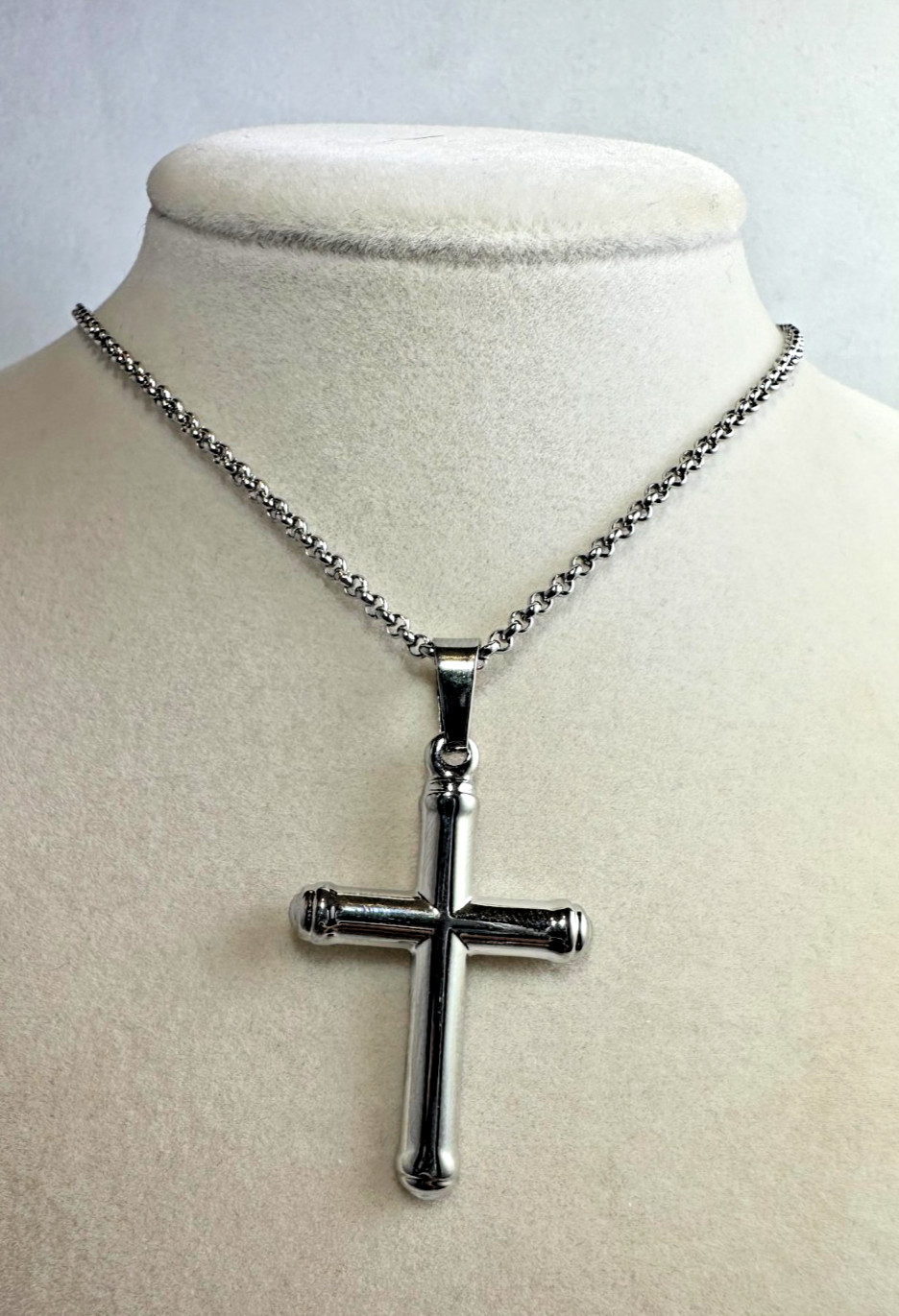 Stainless Steel cross pendant with box chain 18 in. 8.26g