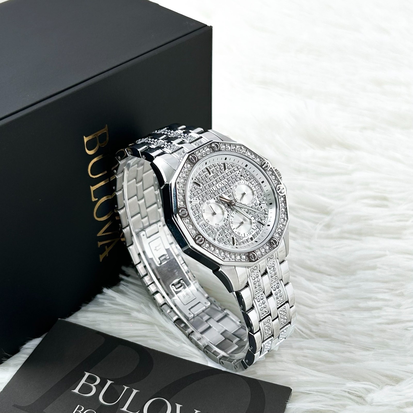 Bulova 96C134 Crystal Men’s Quartz Day / Date Silver Stainless Steel Watch 42 MM