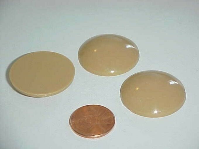 12 VINTAGE WESTERN GERMANY BEIGE 28mm. ROUND SMOOTH CABOCHONS L676