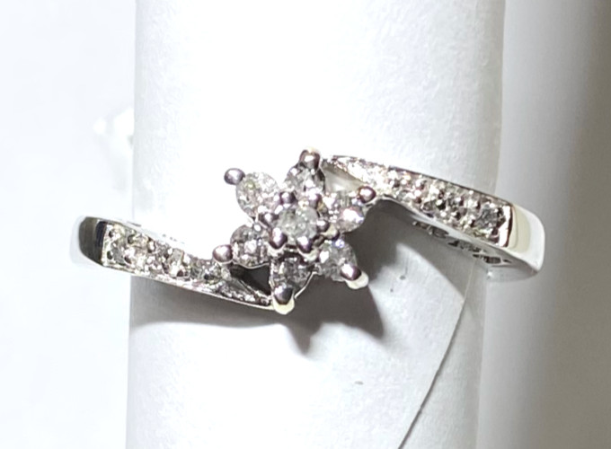 NEW Women’s 10k White Gold Ring with 0.25ctw Diamonds (Size 7) 3.3 gram