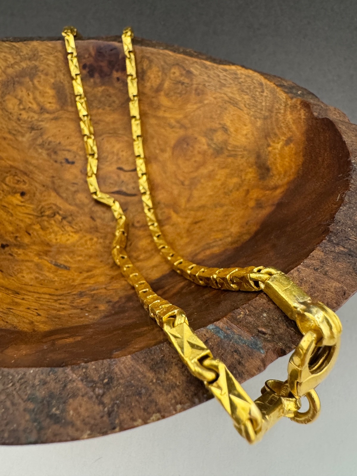 22-23 Karat Gold Baht Chain 20″ Long 40mm Thick Links Diamond Cut 63.8 grams