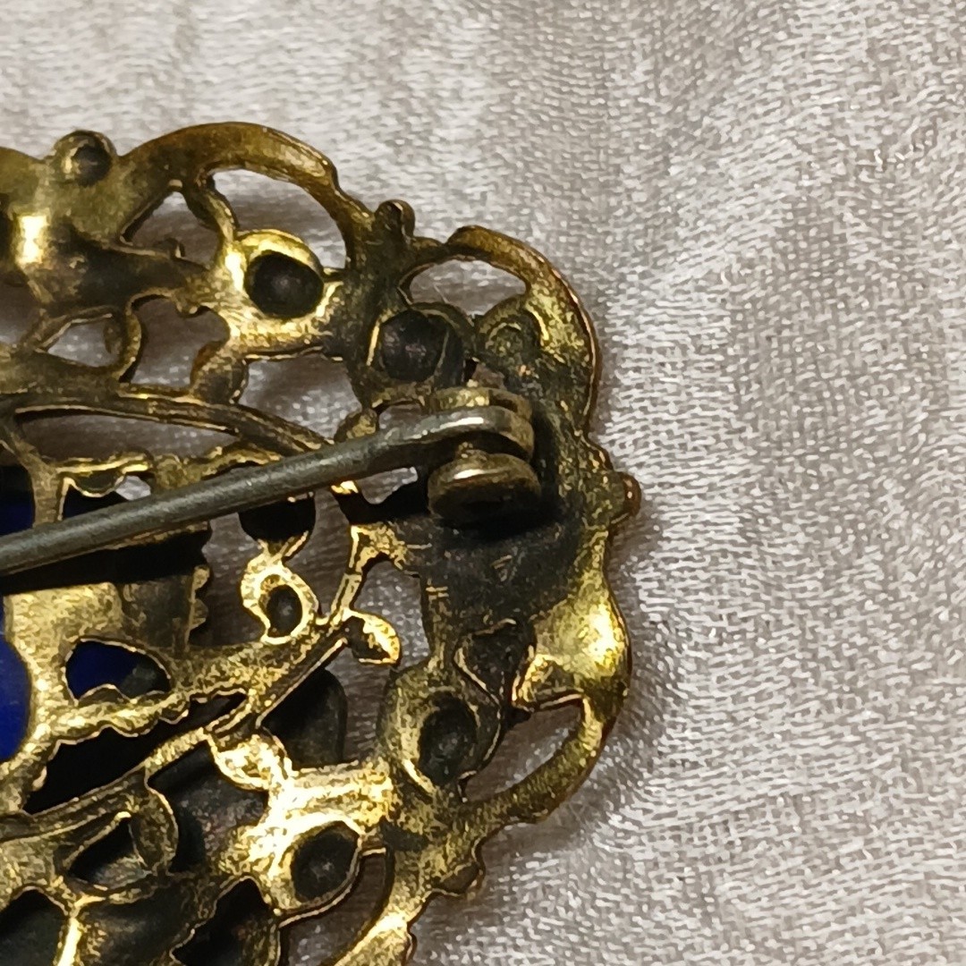 Antique Art Deco Brass C-Clasp Filigree Brooch Oval Cobalt Blue Glass Pin c1920