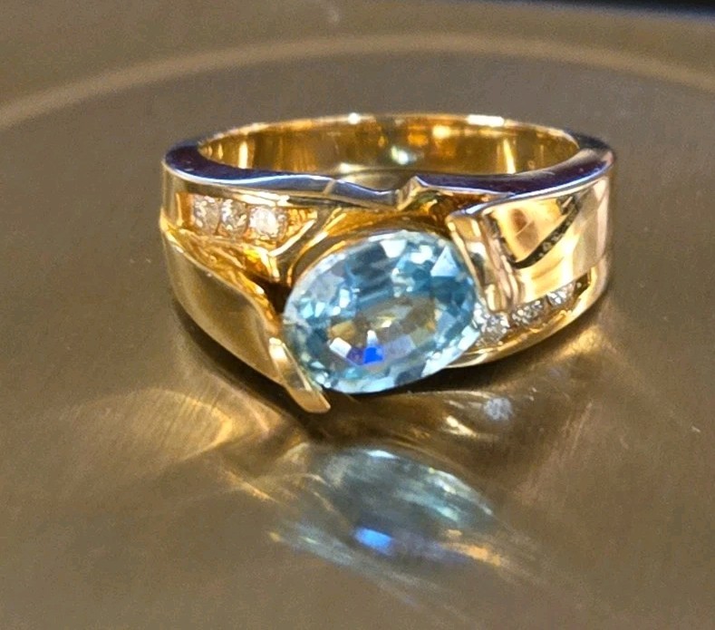 VTG 14K Solid Yellow Gold Natural Blue Zircon Ring with 6 Diamonds Size 5 ESTATE