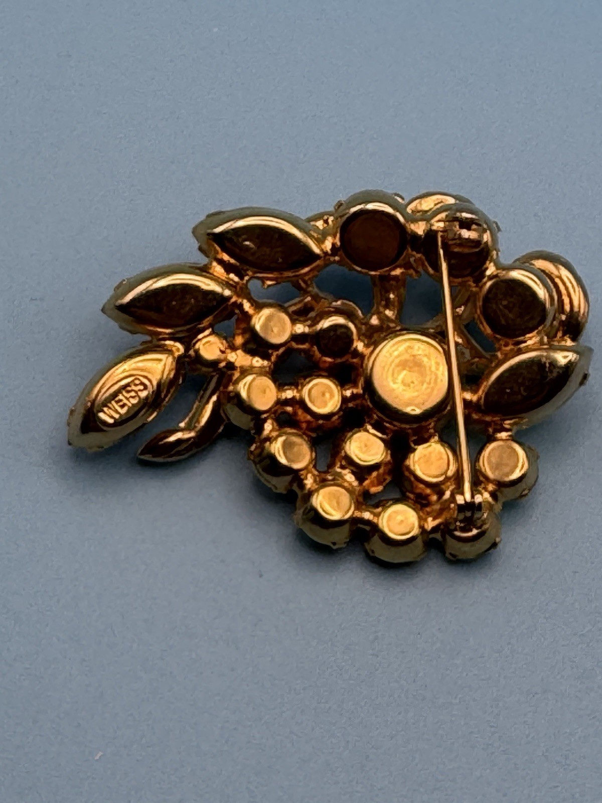 WEISS Signed Gold Tone Amber Crystal Rhinestone Flower Brooch Pin 2 in