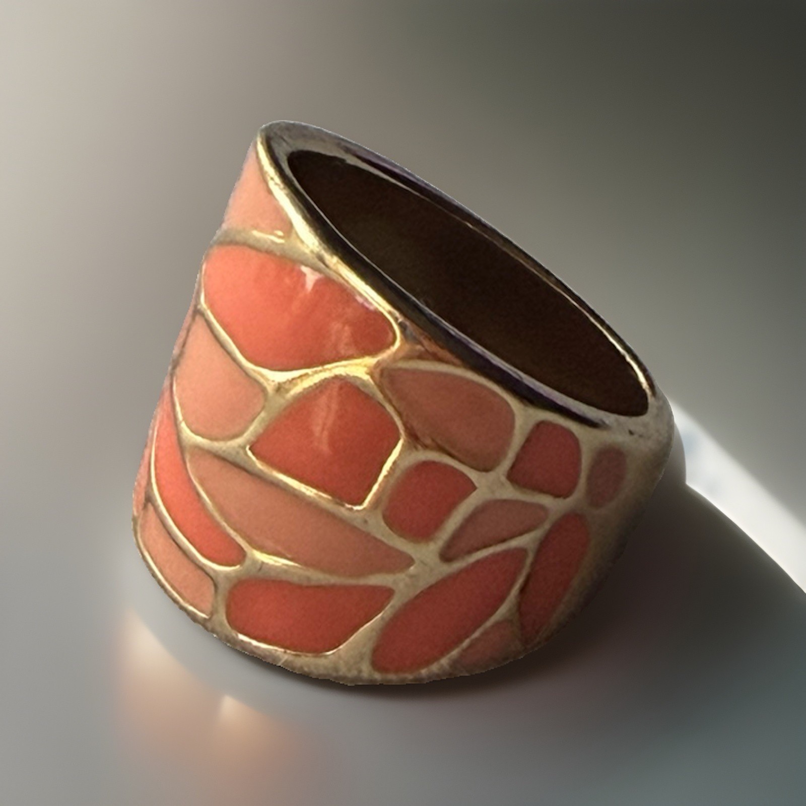 1” Wide Abstract Peach Enamel Statement Ring Gold Tone Unbranded Size 8