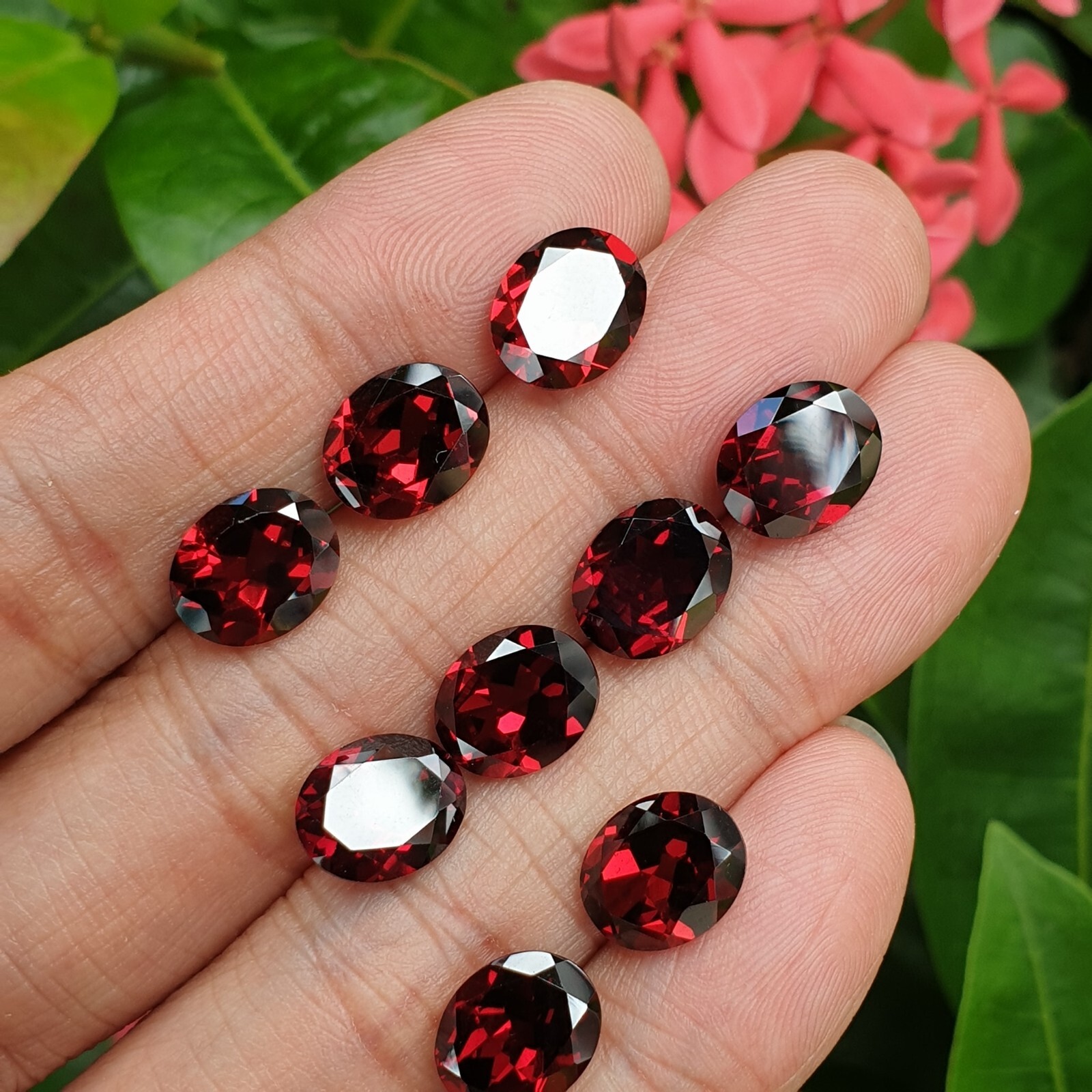 Oval 9x11mm Attractive Color! Natural Red Mozambique Garnet Africa 1PC 4.1CT