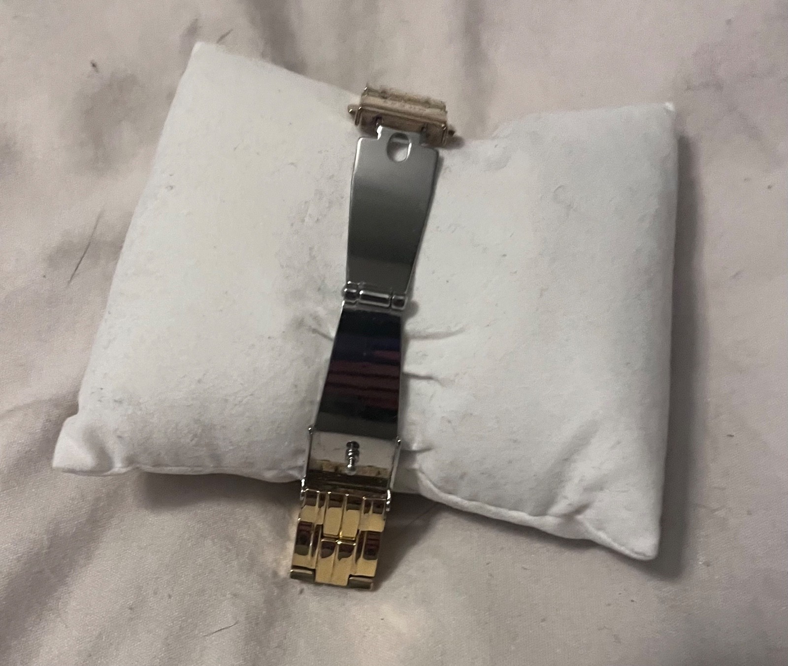 Women’s Goldtone Stainless Steel 30mm Guess Watch