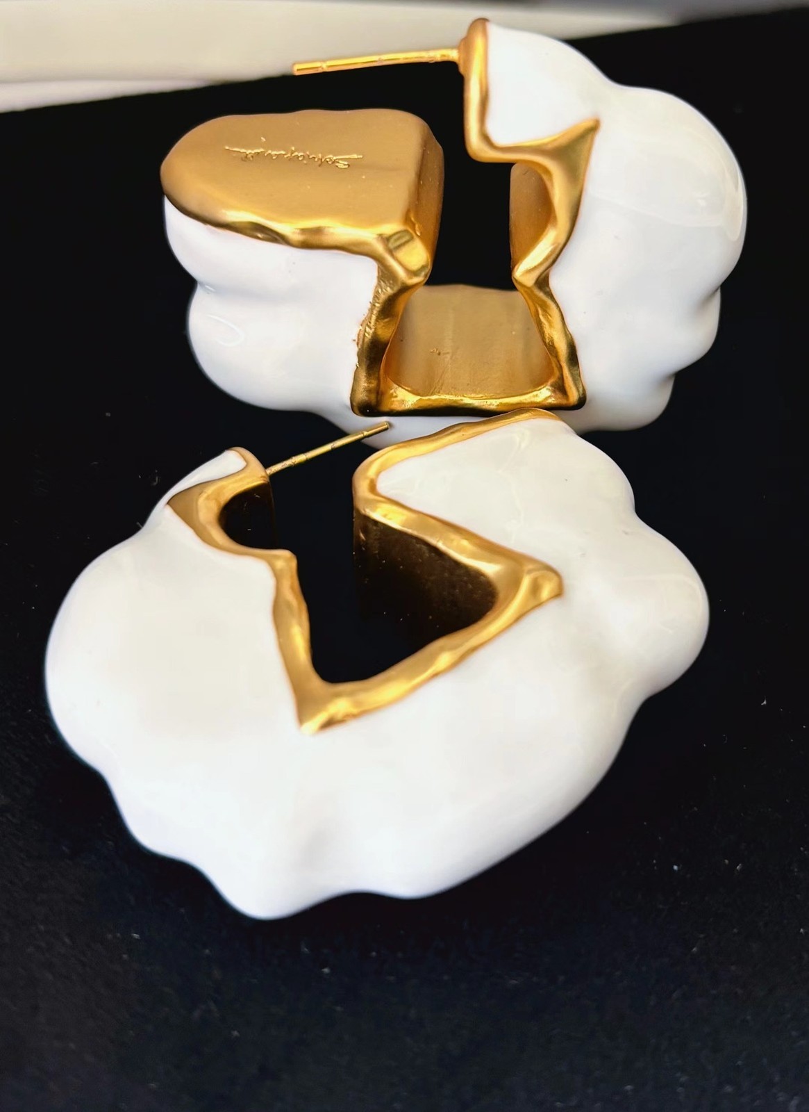 Schiaparelli Simple cloud white oil dripping brass sweet and fresh earrings
