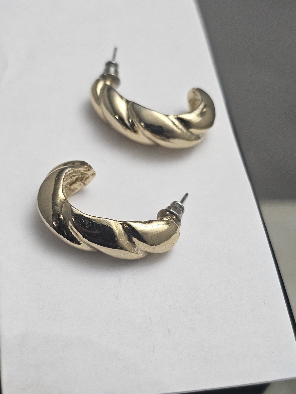 ​Vintage Chunky Twisted Hoop Earrings Gold Tone 80s 90s Style Statement Ribbed