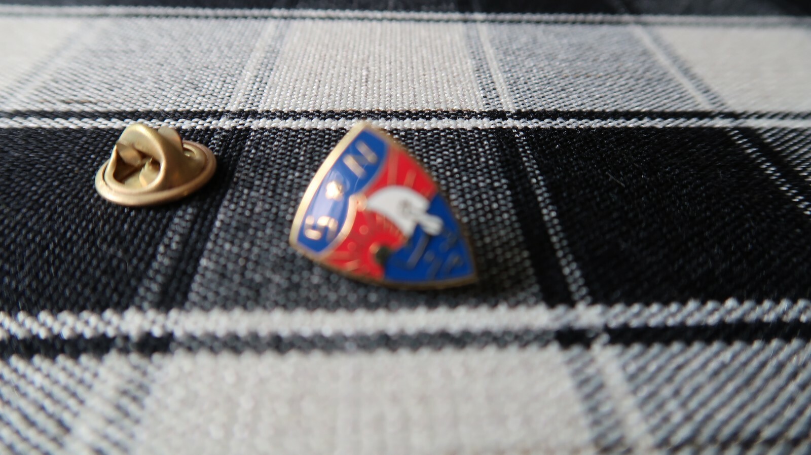 Vintage S N Nautical lapel Pin Gold 1.7cm