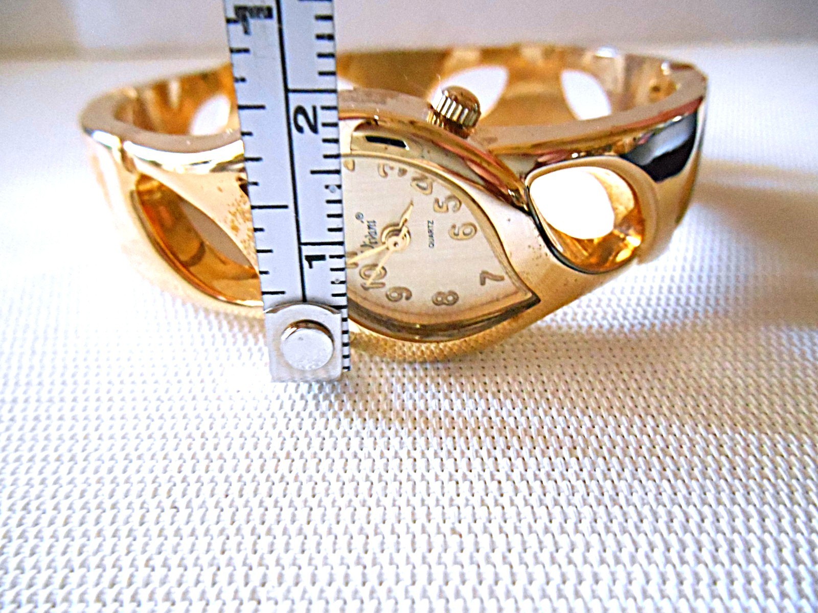 VIVANI K1110 Accutime Watch Corp. Goldtone Clamper Bracelet Watch – New Battery
