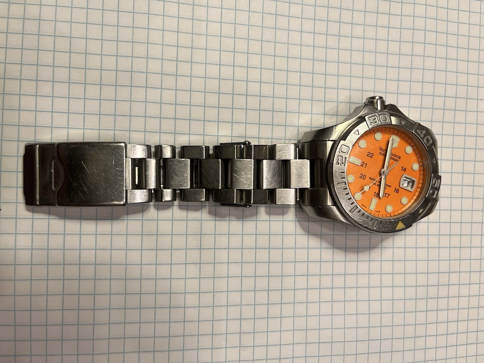 Victorinox Swiss Army 20 ATM 42mm Quartz 200m Orange Dial Date Diver SS