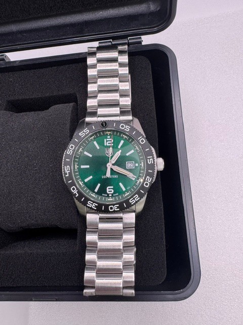 Swiss Luminox XS.3137 Pacific Diver Green Dial Tritium Stainless Mens 44mm Watch