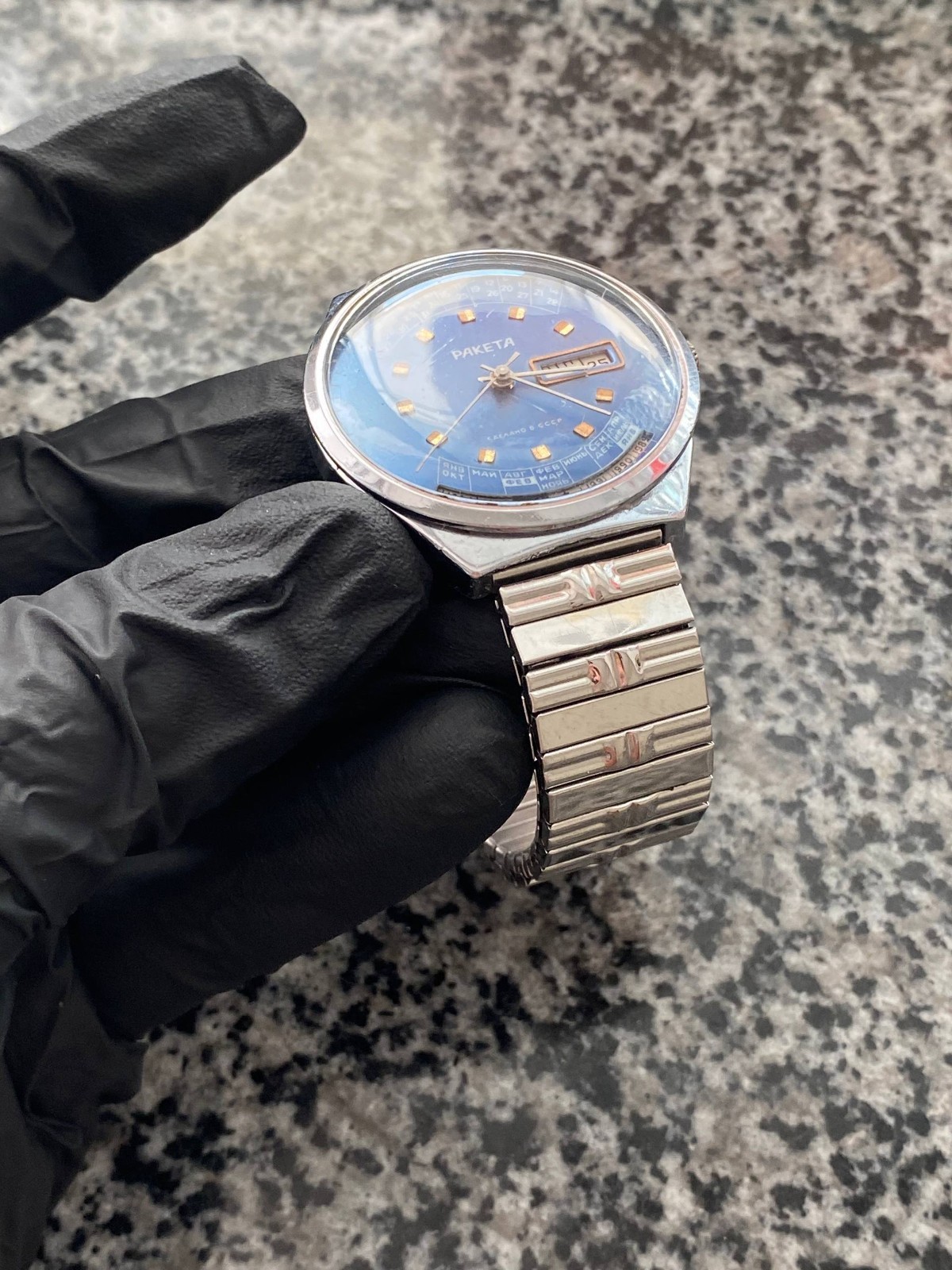 Vintage Raketa Calendar Watch Soviet mechanical Original Wristwach Rare USSR