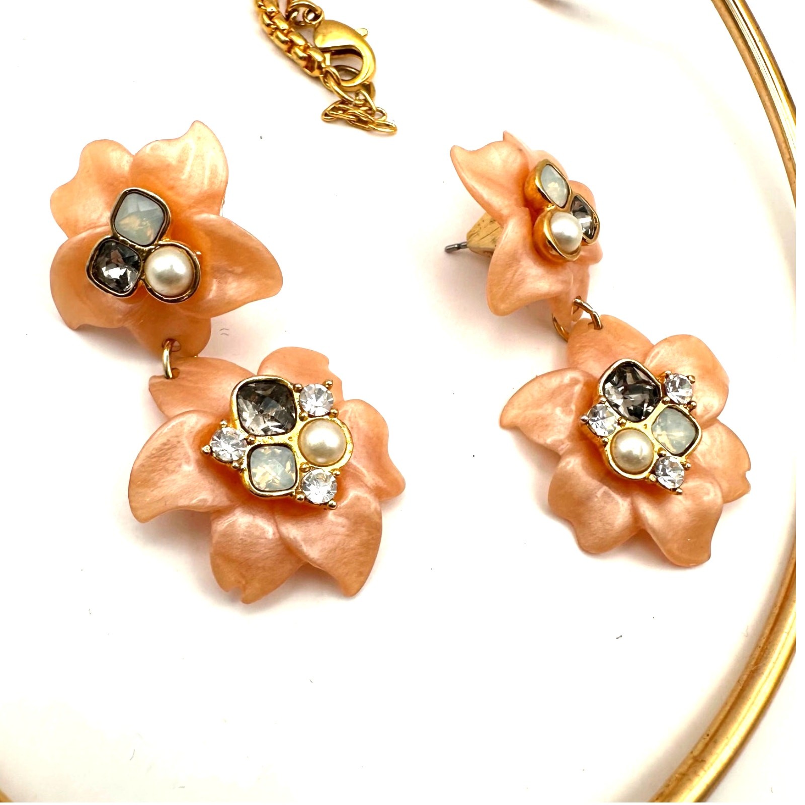 Vince Camuto Flower Necklace Set Earrings Jewelry Peach Gold Plated Jewelry