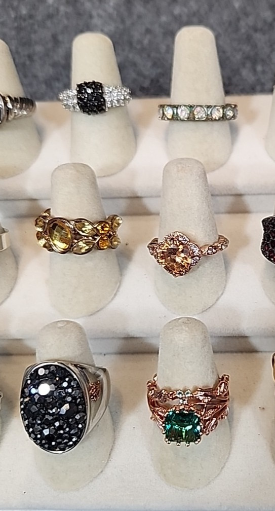 Jewelry 18 Rhinestone Rings Adjustable Sized Stretch Multi-Colored Bands Lot#262