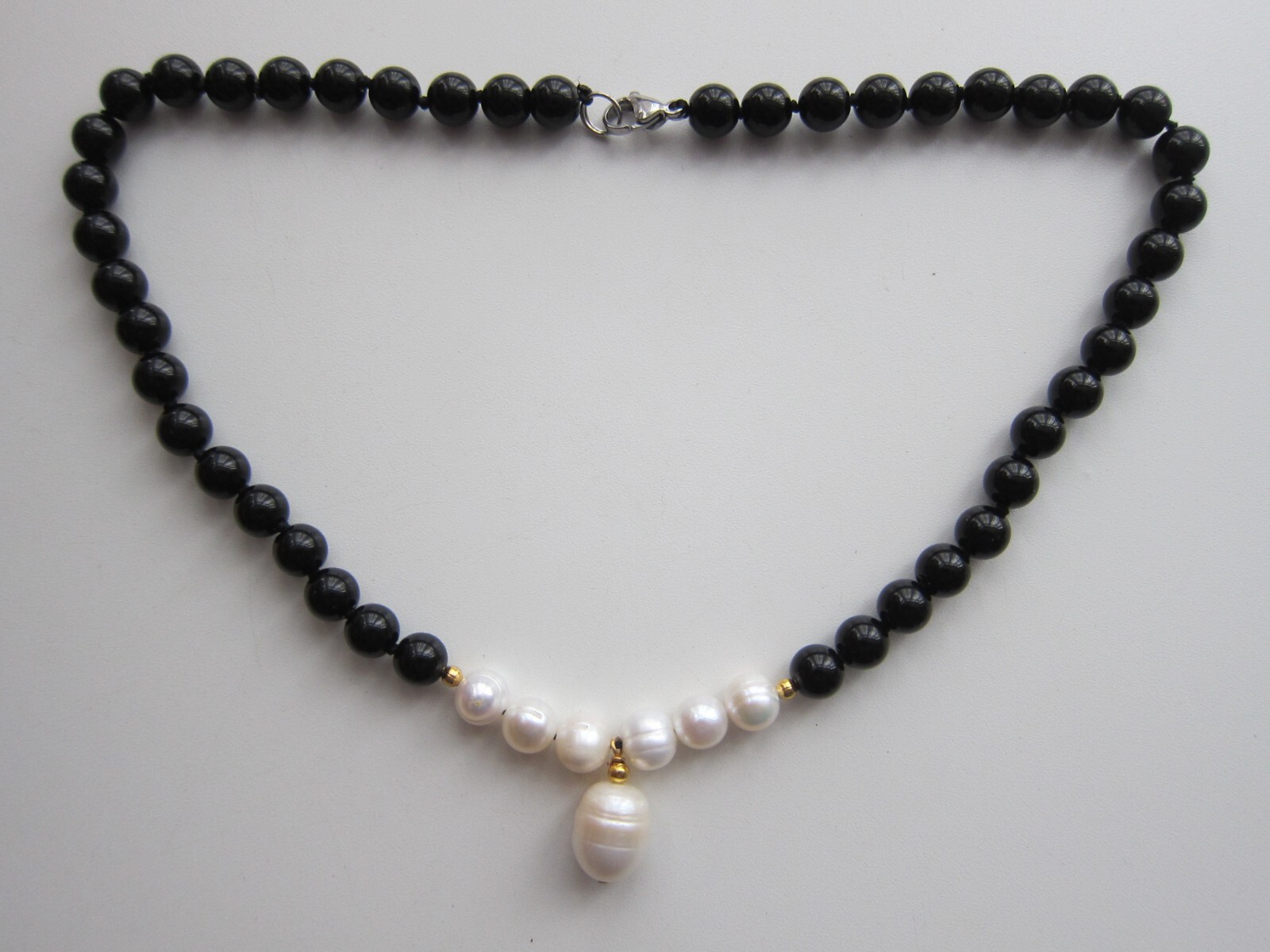 Culturedd Freshwater Pearl & Black Onyx Necklace with Pearl Pendant.