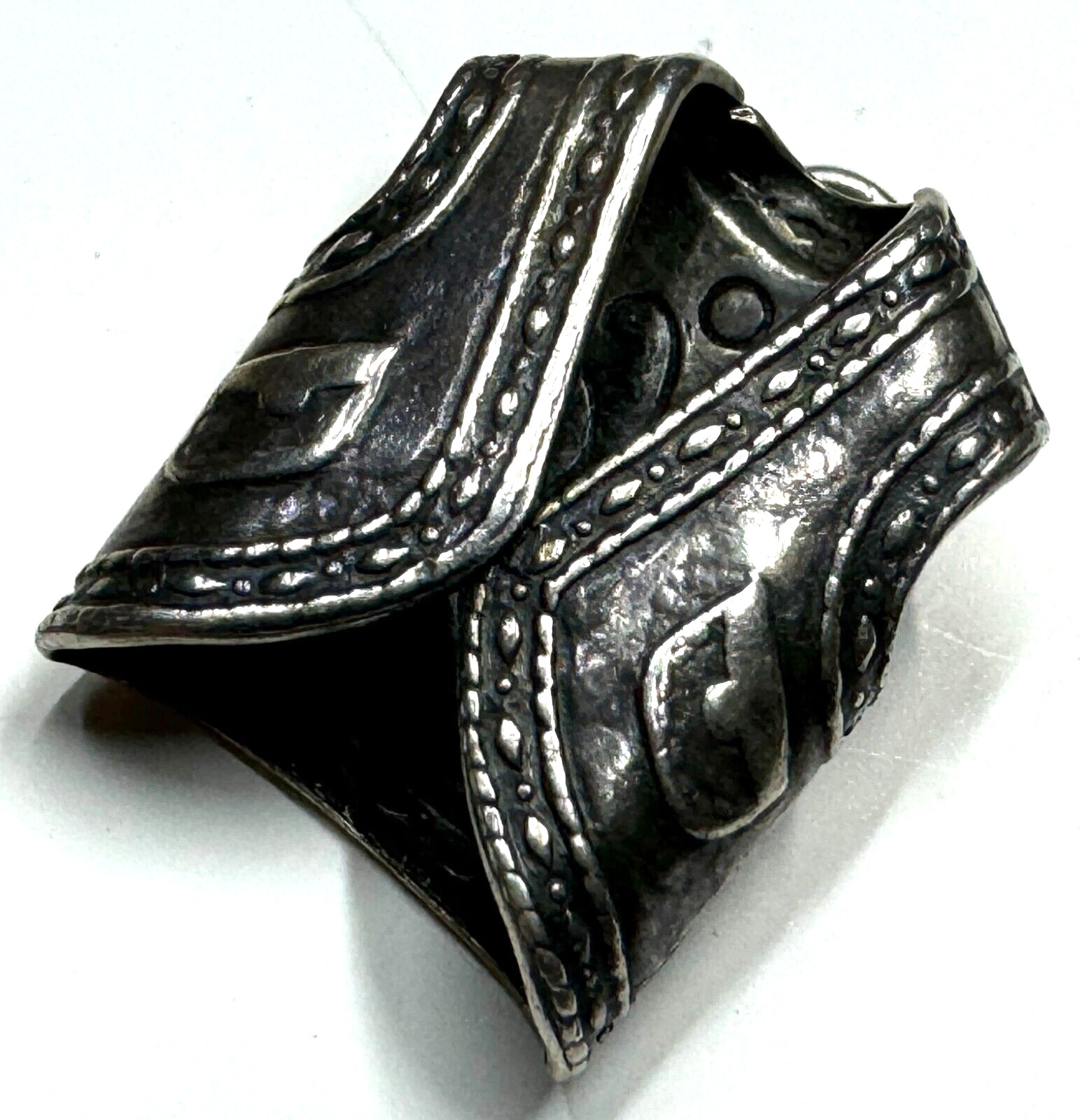 Vintage Unmarked Silver 18.1 mm Floral Western Stamped 3D Vest Bracelet Charm