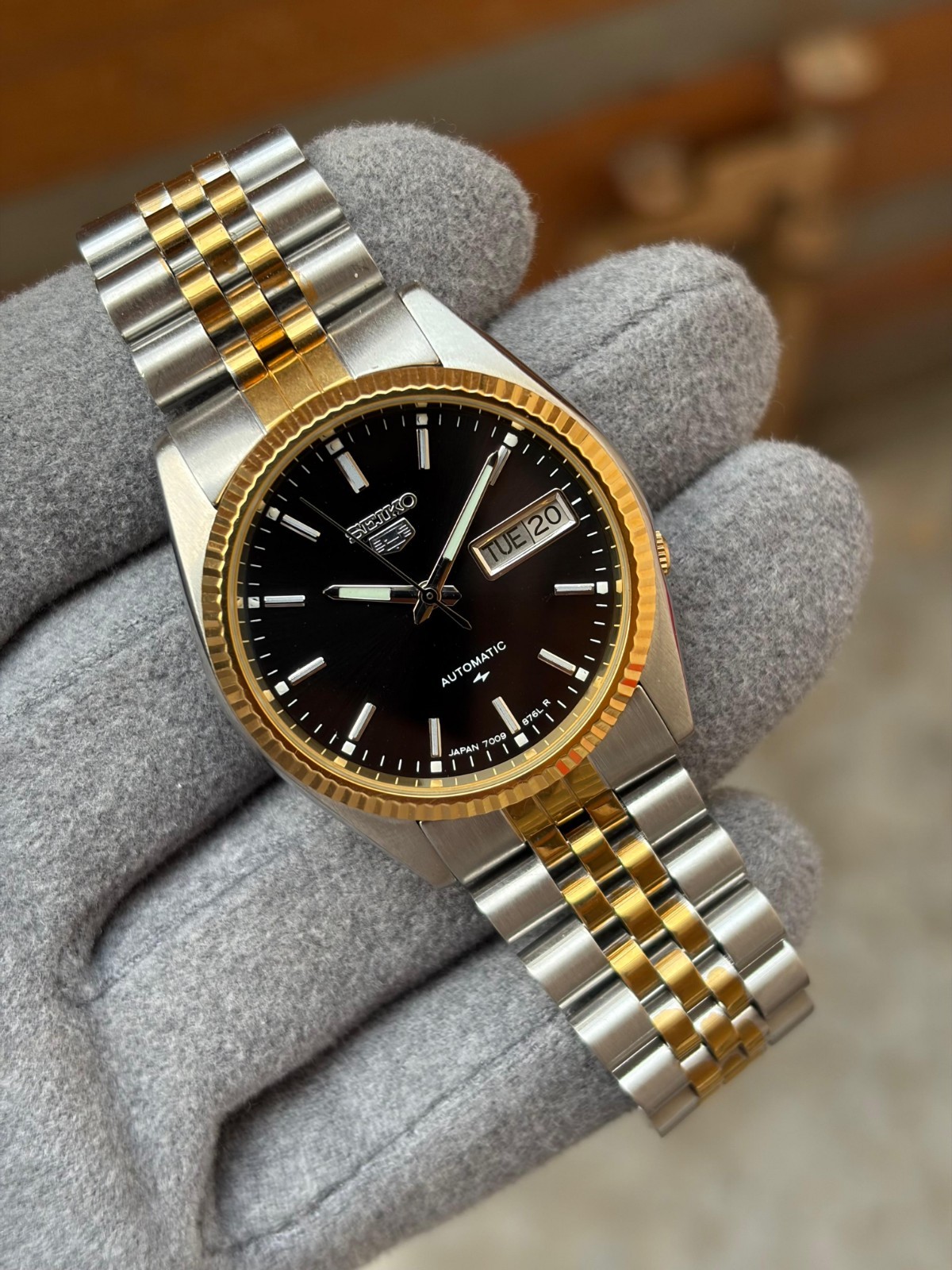 Vintage Seiko 5 Automatic Day/Date Mens Wrist Watch