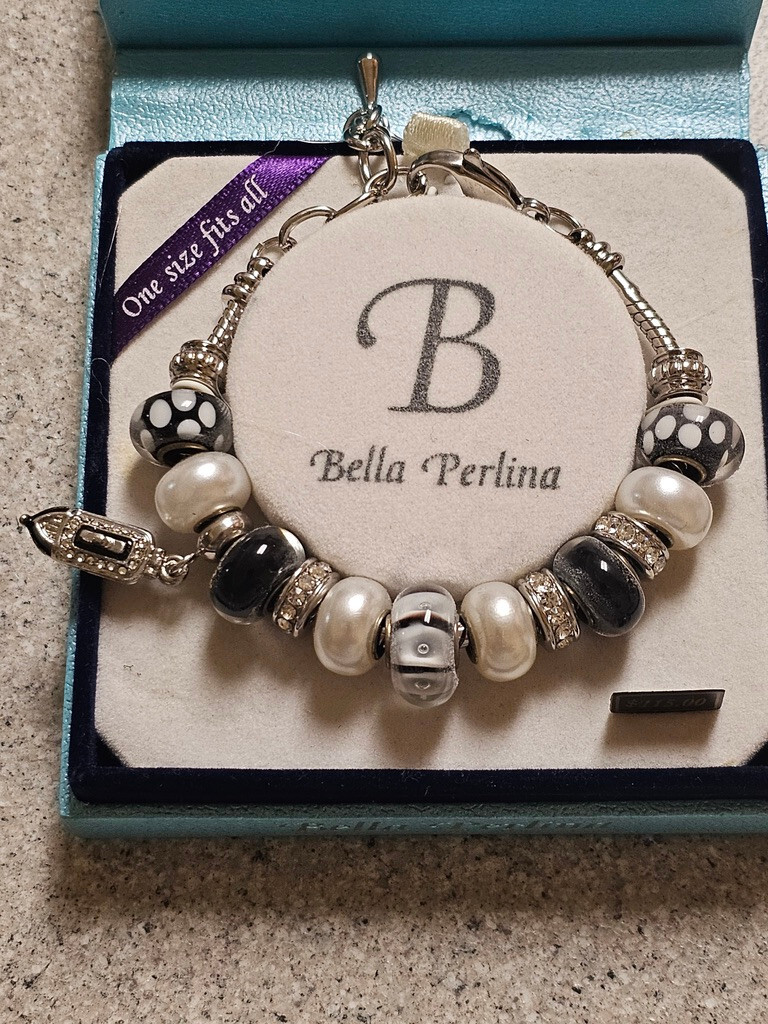 bella perlina charm bracelet. NEW WITH TAGS.