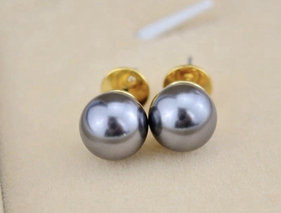 New Henri Bendel Pearl Stud Earrings