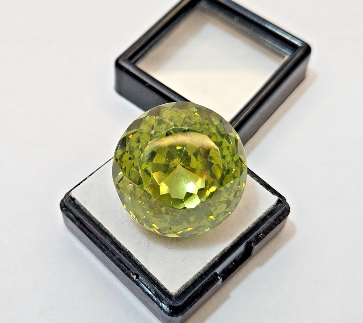 Cambodian Round Cut Green Zircon 105+ Ct Loose Gemstone For Pendant Making