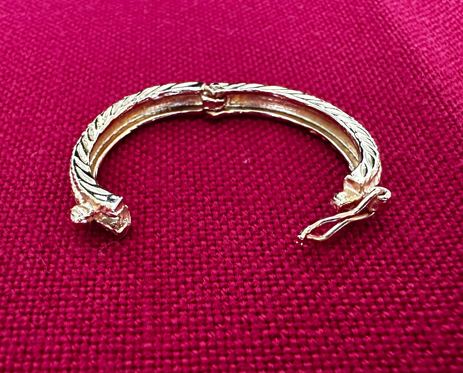 Gold-Tone Scarf Ring – Oval