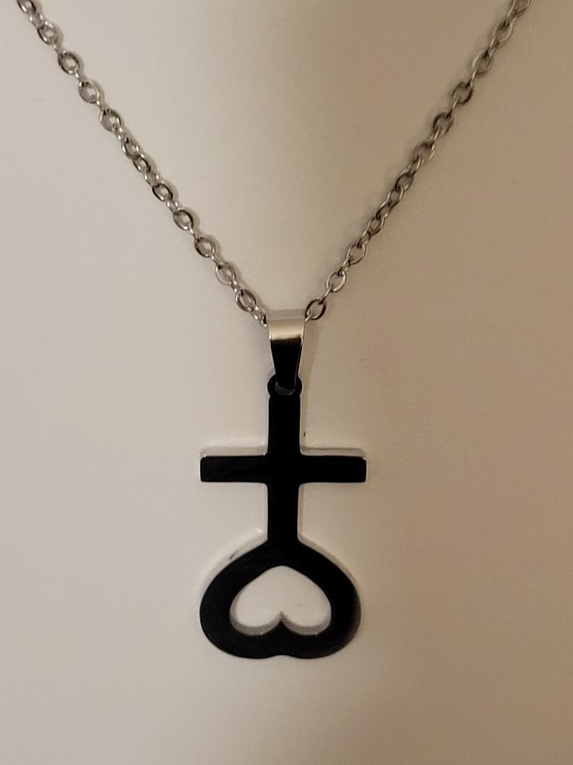 “Thien Tam” Titanium Stainless Steel Cross and Heart 3.6 cm with Chain 18”