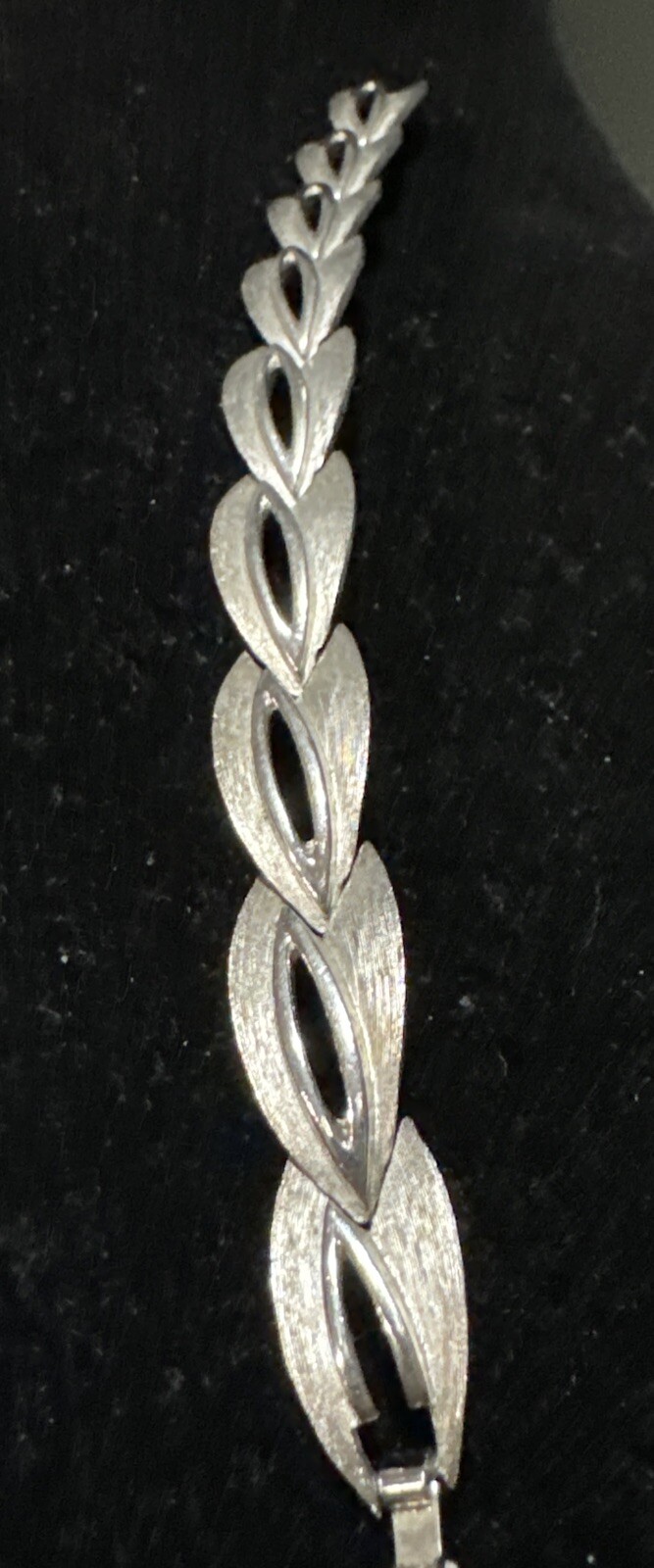 Vtg Crown Trifari Silver Brushed Leaf Link Bracelet Fishtail Textured Classic