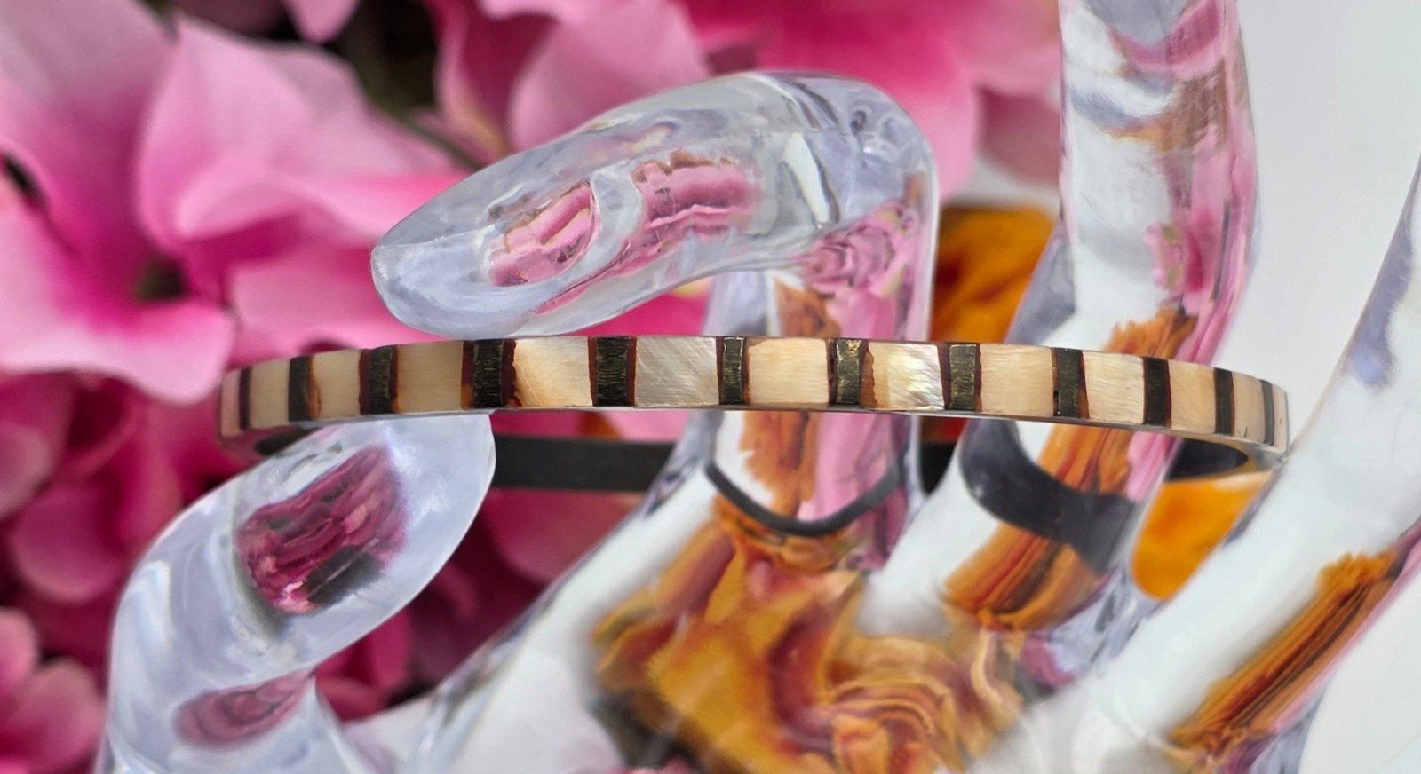 Vintage Brass Mother of Pearl Inlay Slim Bangle Bracelet 8.25 In Geometric 4.2mm