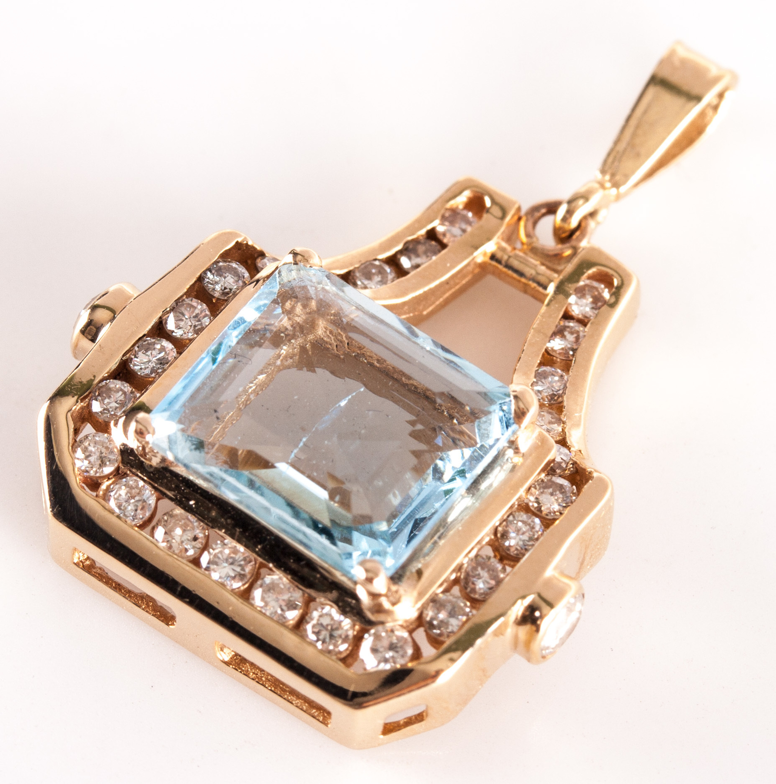 14k Yellow Gold Emerald Shaped Aquamarine Diamond Pendant 35.20ctw 5.85g