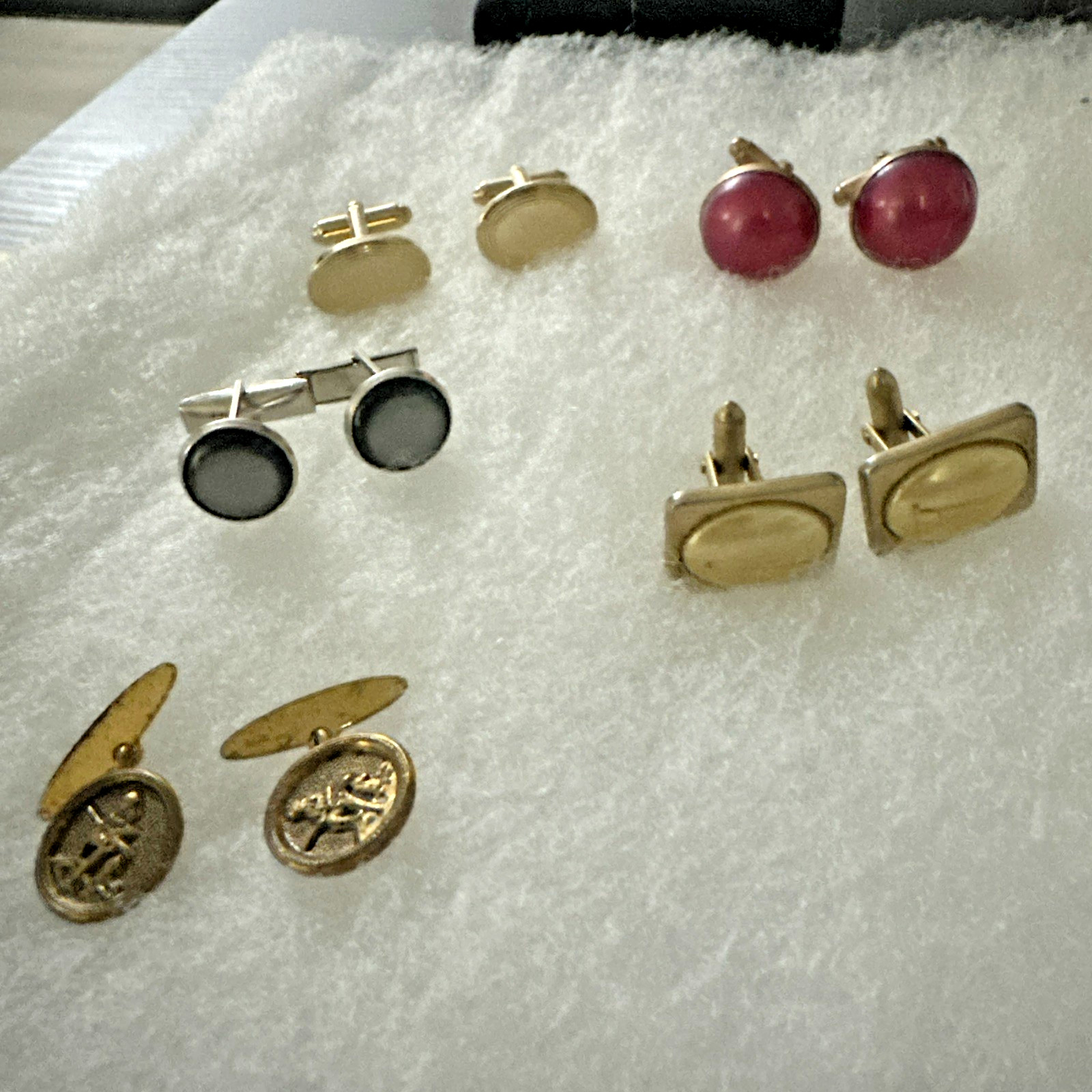 Choose what you want — 9 sets of cufflinks; Mixed designs