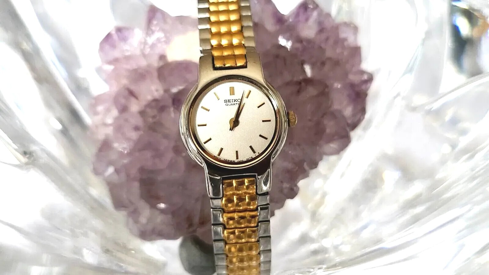 Vintage SEIKO Ladies Two Tone Round Watch Expandable Band