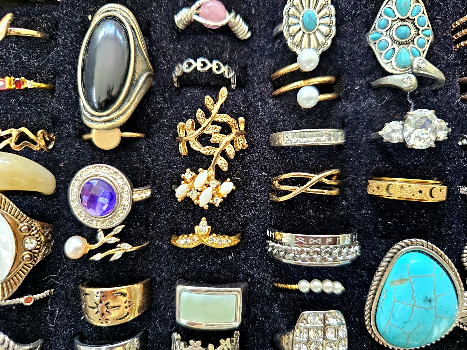 Lot of 127 RINGS Fashion Cocktail Vtg – Modern Statement Rhinestone Some Signed