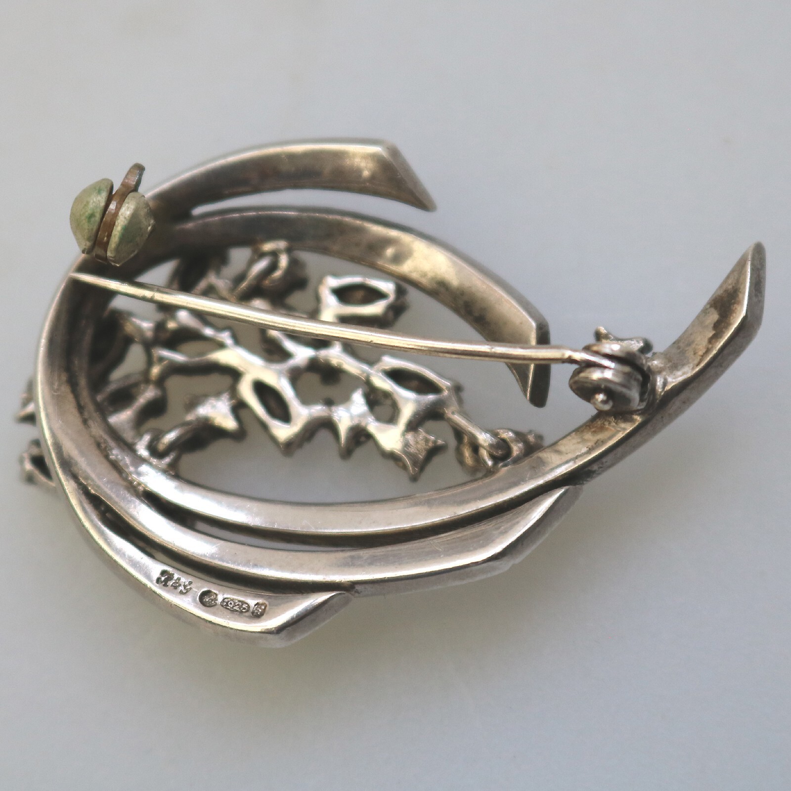 A vintage quality 925 solid silver & diamante Brooch – gift boxed 9g C.20thC