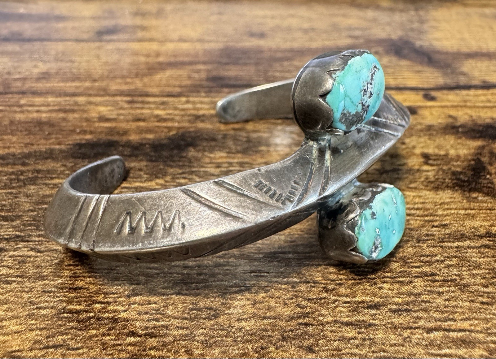 Silver Carinated Turquoise Cuff Bracelet Chiseled – 50g – Early Vtg Southwestern