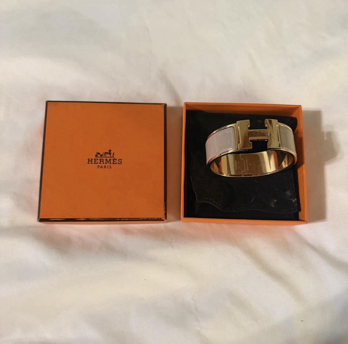 Hermès Clic Clac H Hinged Bangle Bracelet Yellow Gold Plated / Marron Glacé
