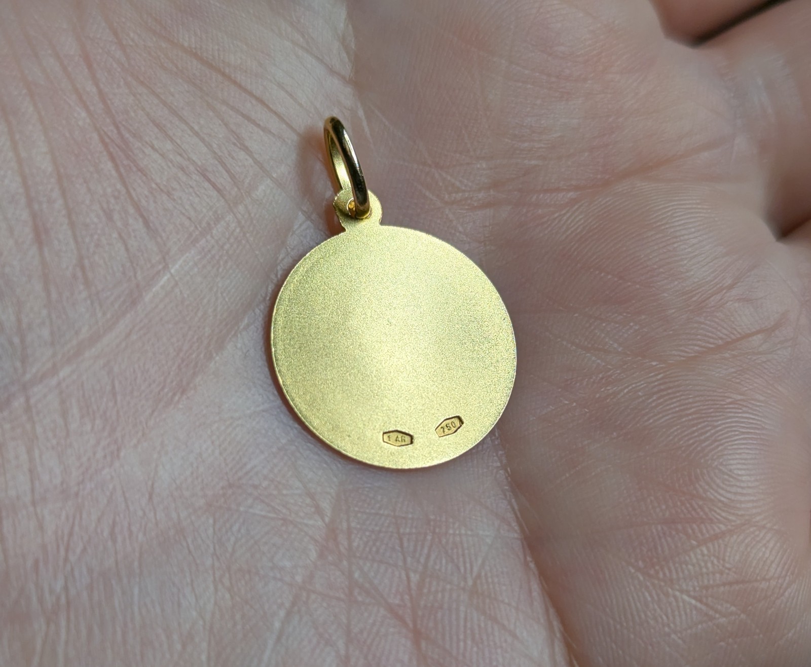 UNOAERRE 18K Gold Madonna & Child Pendant Virgin Mary Baby Jesus Italy 3.16g