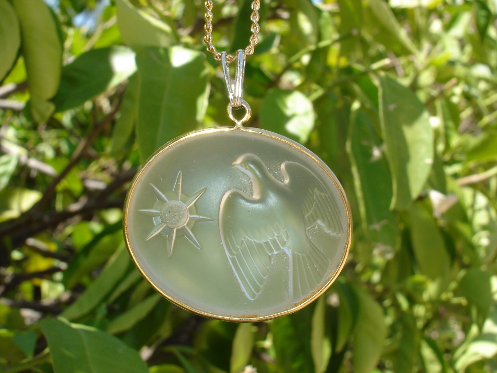 VINTAGE LALIQUE FRANCE NINA RICCI BIRD PENDANT NECKLACE FROSTED GLASS