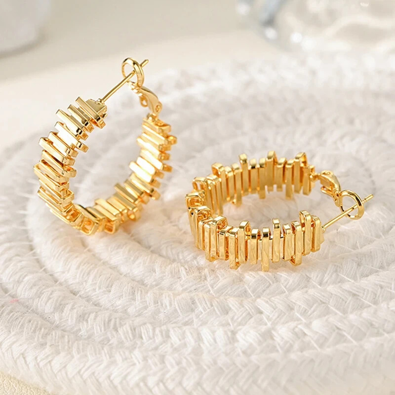 NEW SMALL MEDIUM GOLD ROUND HOOP EARRINGS 1″ BAR STACK DESIGN LEVER BACK LIGHT