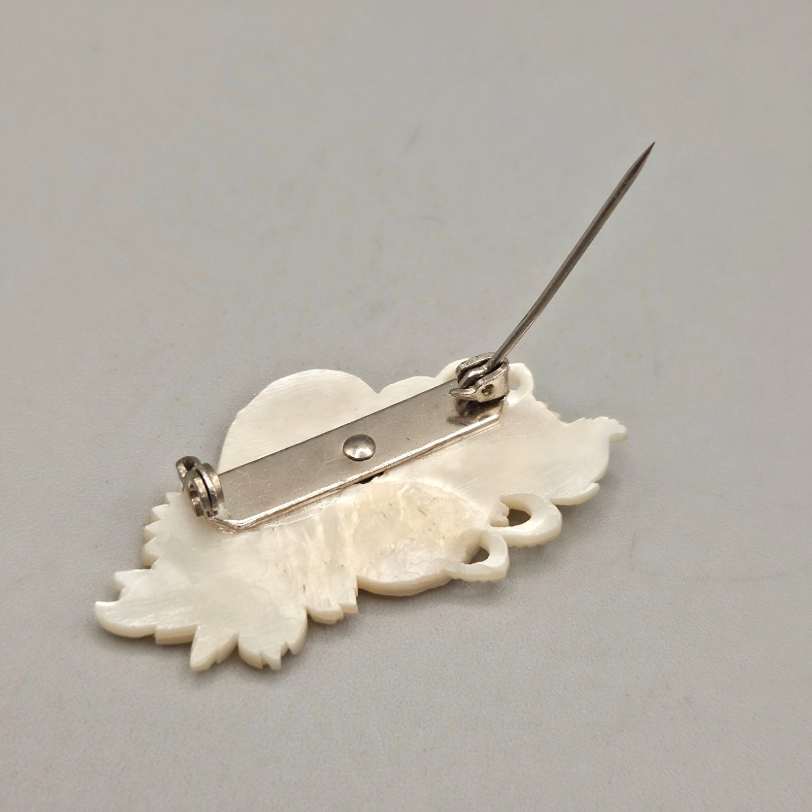 Hand Carved Mother Of Pearl Cultured Pearl Floral Brooch 1940s – 1970s